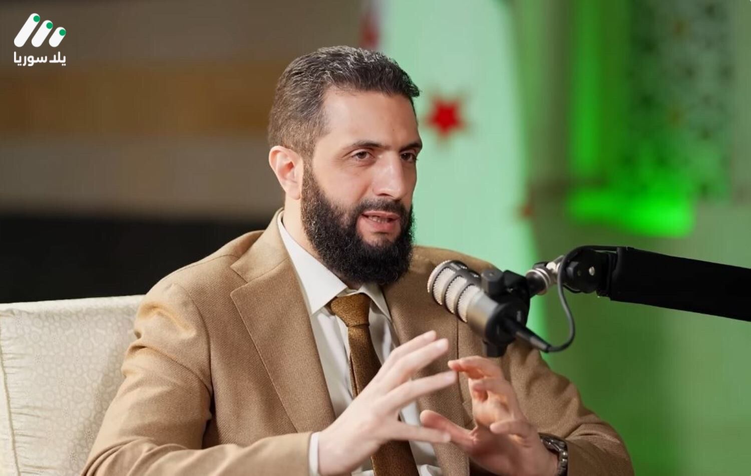 هذه الصورة تخص خبر الرئيس أحمد الشرع يحدد أولويات الحكومة الجديدة ويشدد على إصلاحات عاجلة لتحفيز الاقتصاد وإعادة الإعمار