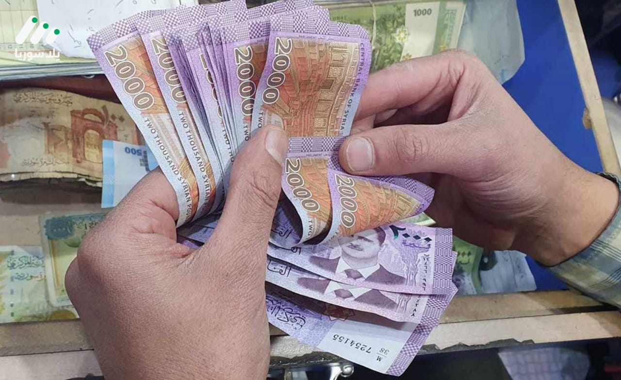 سعر الليرة السورية مقابل الدولار والذهب، اليوم السبت 17 أيار 2025