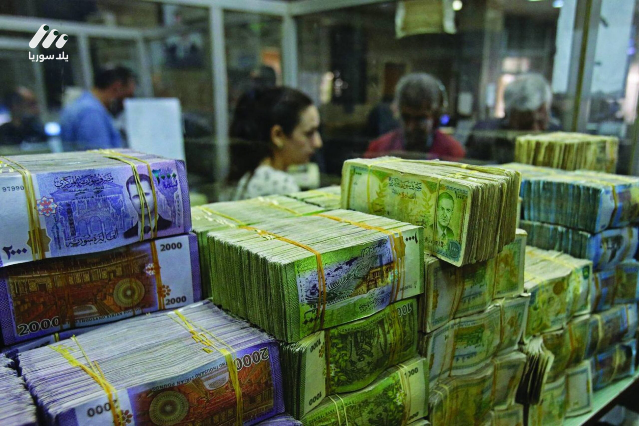 سعر صرف الليرة السورية مقابل الدولار والذهب في سوريا يوم الخميس 12-06-2025